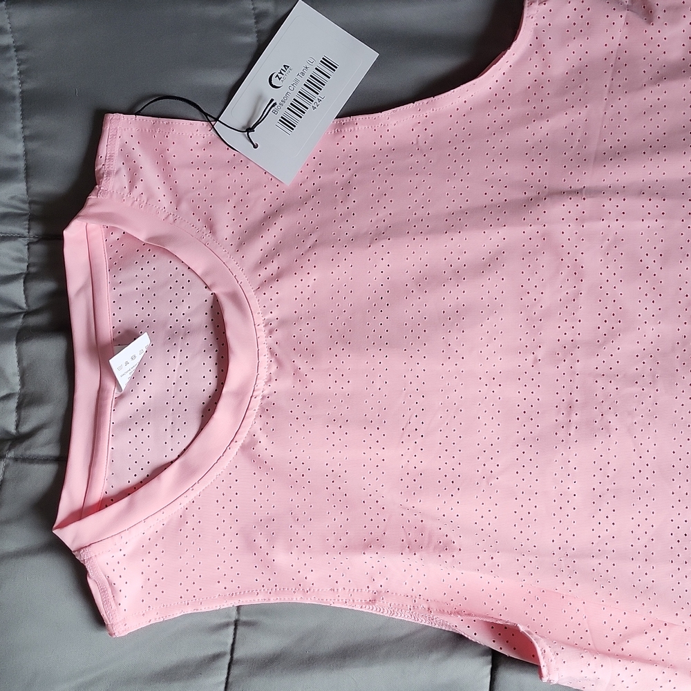 BNWT large Zyia Blossom Chill Tank, light pink